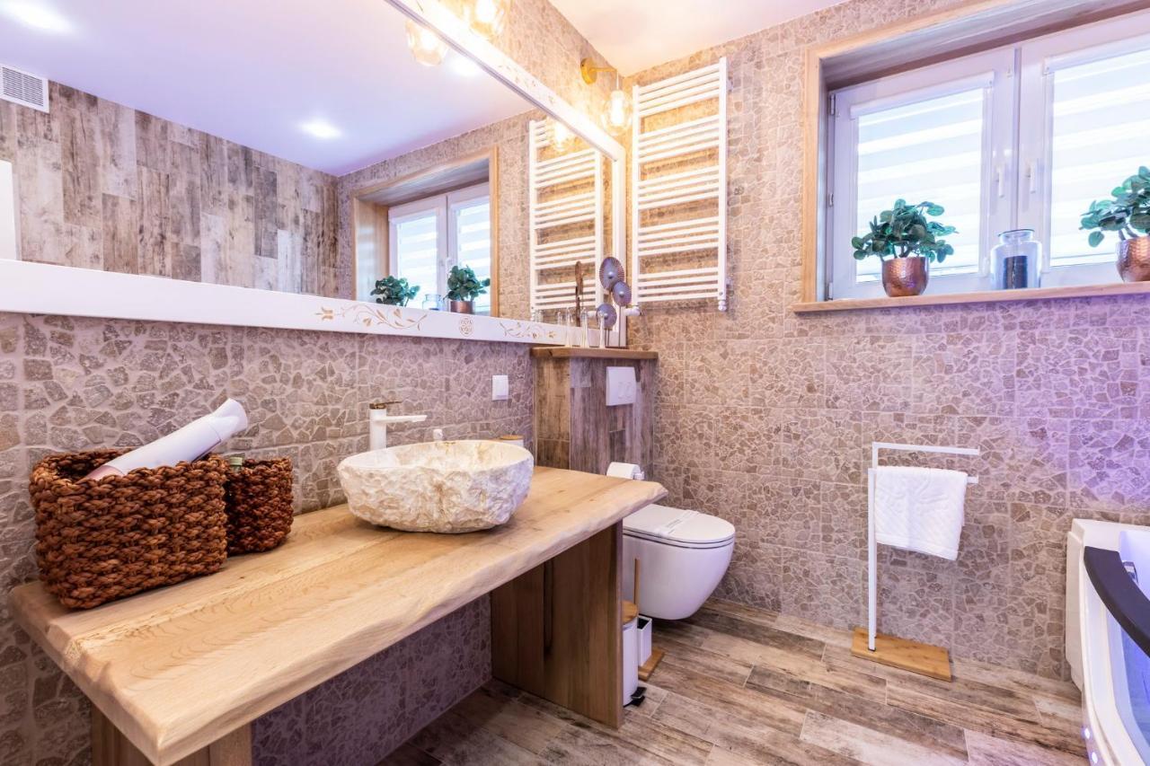 Bunia W Zakopanem Z Jacuzzi Apartman Kültér fotó